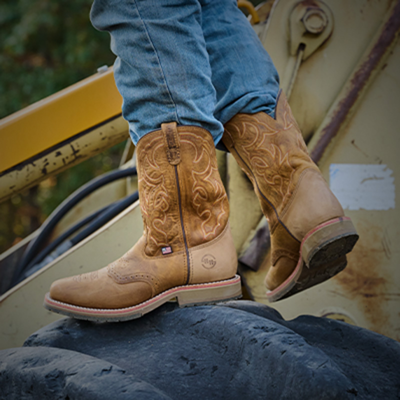 A worker wearing the Dwight Steel Toe in brown.