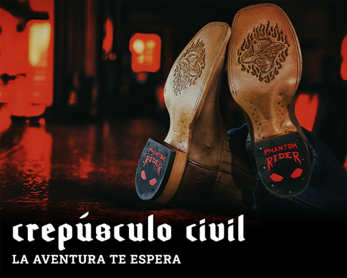 Crep&uacute;sculo civil. La aventura te espera. Un hombre con las botas western Arcana en color marr&oacute;n.